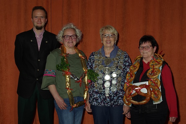 Bild unserer Könige 2019, von linls 1SM Harald Schlumberger, Wurstkönigin Monika Steck, Schützenköingin Maria Hörger, Brezenkönigin Uschi Franz